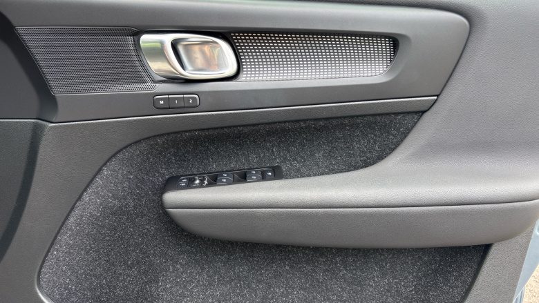 Volvo Xc40 1.5 T3 [163] R DESIGN Pro 5dr Geartronic Petrol Estate